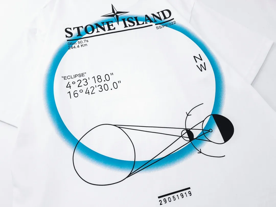 W611#P110💰 [Stone lsland/Stone Island summer new eclipse halo short-sleeved T-shirt] ⚠️[Original creation with high control of details] -The fabric is selected from 230g pure cotton combed cotton fabric, which is soft and comfortable to the touch, sweat-absorbent and breathable. -Simple basic and versatile style, original quality, the first choice for couples. -Made by a large factory, four needles and five threads on the shoulder, neat alignment, high quality workmanship. -Same style for men and women, very versatile One piece by hand, the details are clearly visible. Color: Black White Size: M L